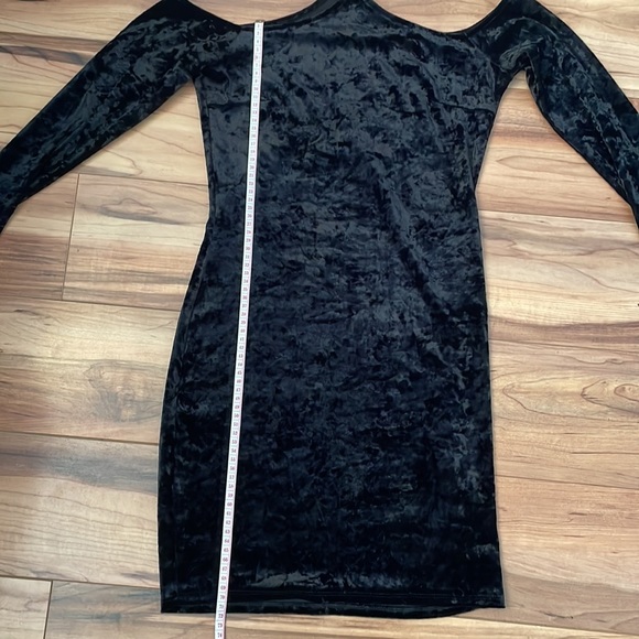 Bear Dance Velvet Off the Shoulder Bodycon Dress w/ built in choker - Picture 6 of 8